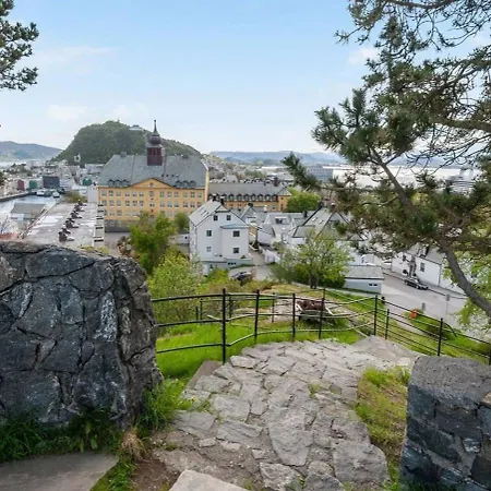 Lys Og Lekker I Sentrum Apartman